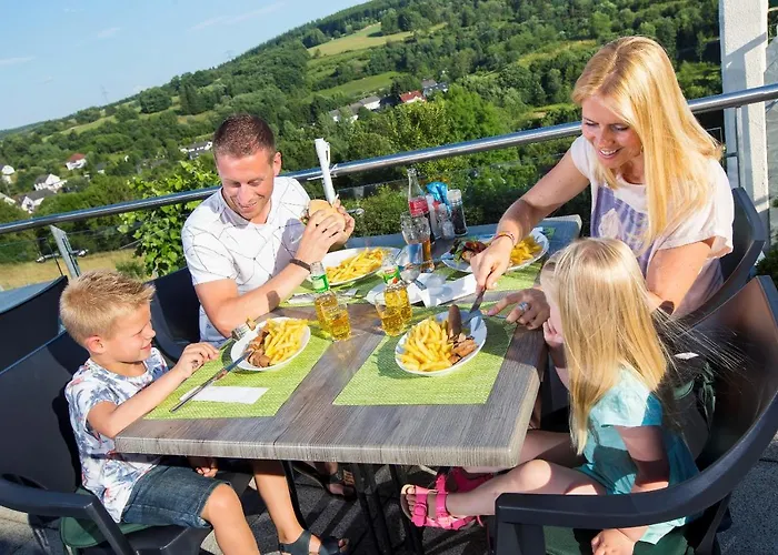 Roompot Eifelpark Kronenburger See 3*